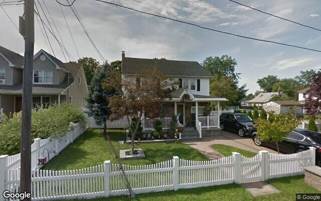 4 Jones St, Patchogue, NY 11772