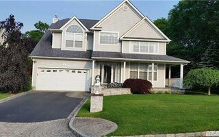 4 Laurel Cres, Manorville, NY 11949
