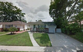 4 Mckinley Ave, Farmingdale, NY 11735