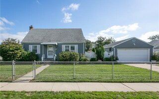 4 Robert Ave, Massapequa, NY 11758