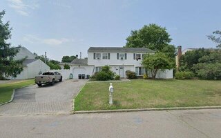 4 Rustic Ave, Medford, NY 11763