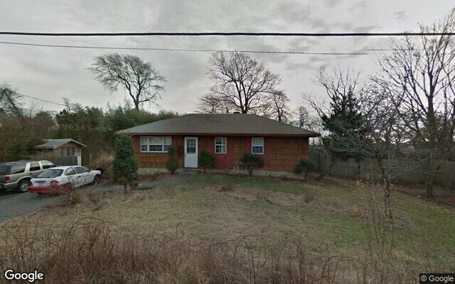 4 Stanley Dr, Shirley, NY 11967