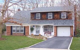4 Summercress Ln, Coram, NY 11727
