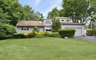 4 Susan Ct, Commack, NY 11725