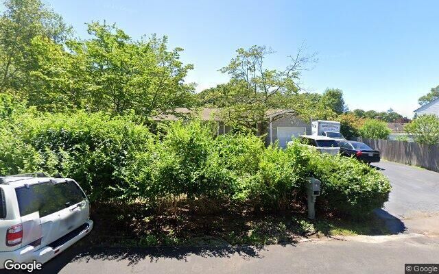 4 Waldorf Dr, Shirley, NY 11967
