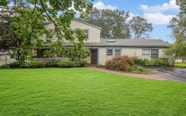4 Wycomb Ct, Coram, NY 11727 (Yard)