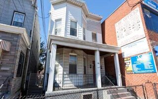 40-10 Warren St, Elmhurst, NY 11373