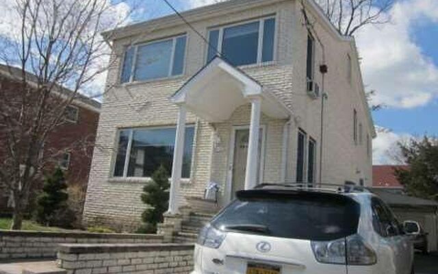 40-22 190th St, Flushing, NY 11358