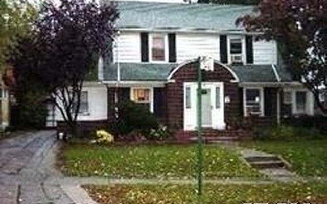40-25 158th St, Flushing, NY 11358