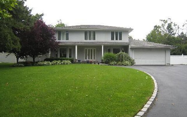 40 Bonaire Dr, Dix Hills, NY 11746