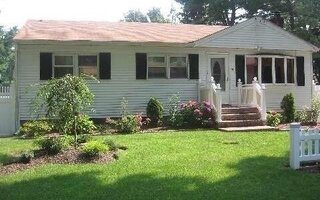 40 Jackson St, Brentwood, NY 11717