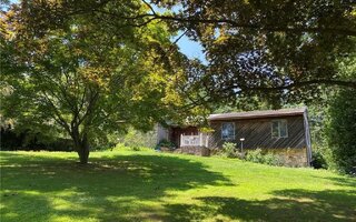 40 Lakeside Dr, Centerport, NY 11721