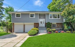 40 Pacific St, North Babylon, NY 11703