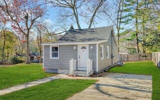40 W 5th St, Ronkonkoma, NY 11779
