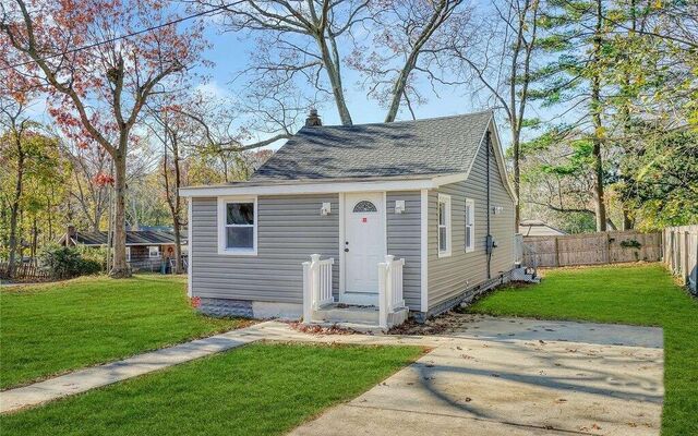 40 W 5th St, Ronkonkoma, NY 11779