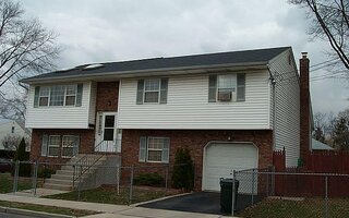401 Dover St, Westbury, NY 11590