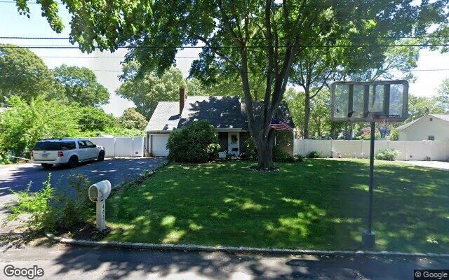 402 Freestate Dr, Shirley, NY 11967