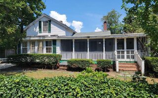 403 Middle Rd, Bayport, NY 11705