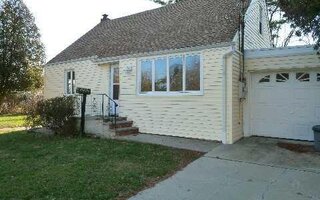 404 18th St, West Babylon, NY 11704