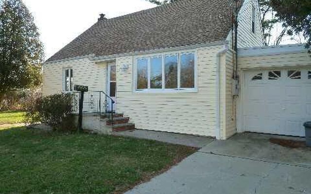 404 18th St, West Babylon, NY 11704
