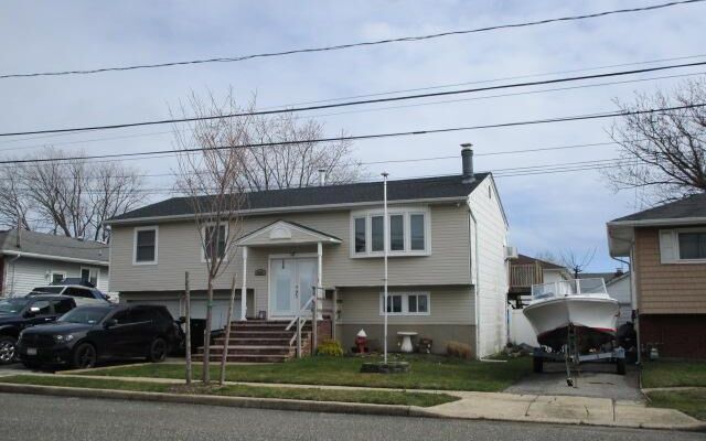 4065 Broadway, Island Park, NY 11558