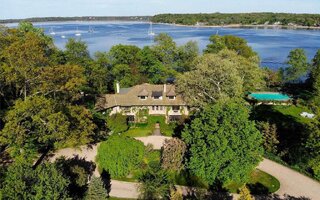 407 Centre Island Rd, Oyster Bay, NY 11771