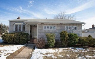 409 Roosevelt Ave, Massapequa Park, NY 11762