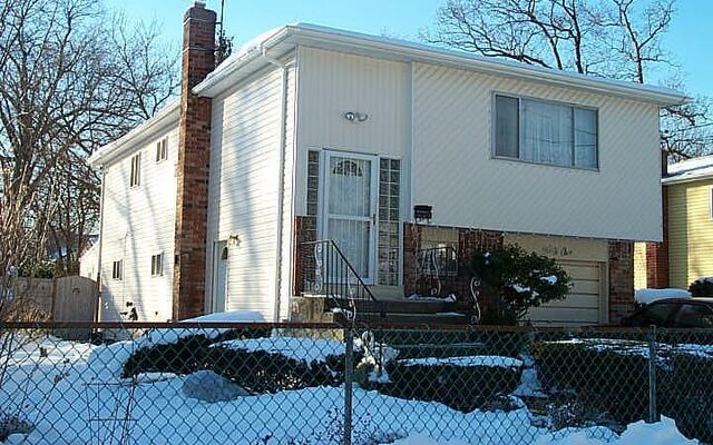 41 Delisle Ave, Roosevelt, NY 11575