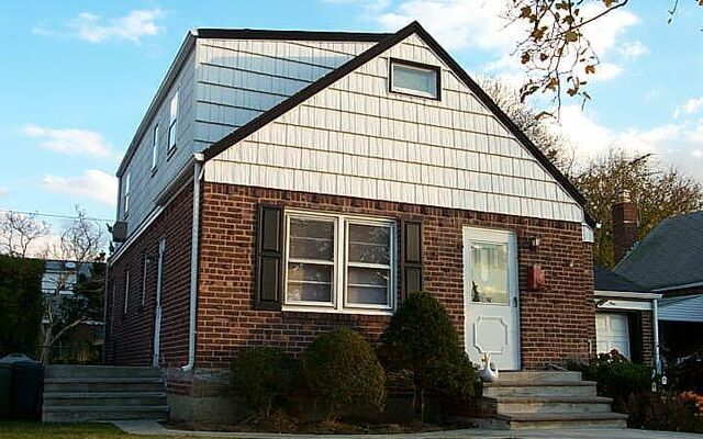 41 Kingston St, Elmont, NY 11003