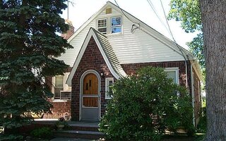 41 Marshall Ave, Lynbrook, NY 11563