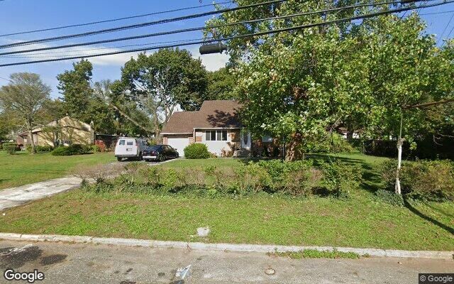 41 Princeton St, Bay Shore, NY 11706