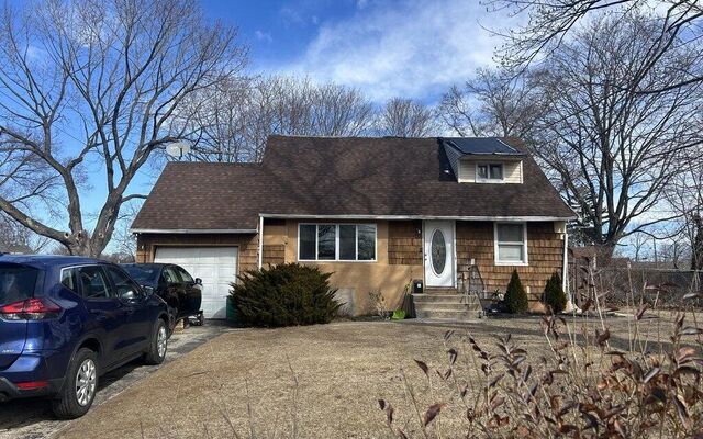 41 Princeton St, Bay Shore, NY 11706 (House View)