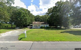 41 Reeves Ave, Riverhead, NY 11901