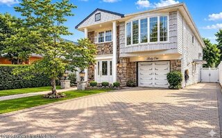 41 Sleepy Hollow Rd, Staten Island, NY 10314