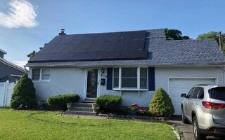 412 37th St, Lindenhurst, NY 11757