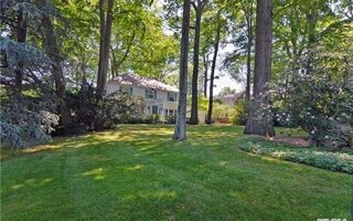 415 Dogwood Ln, Manhasset, NY 11030