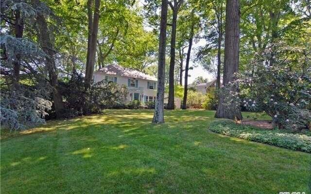 415 Dogwood Ln, Manhasset, NY 11030