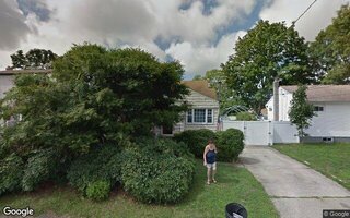 417 N Monroe Ave, Lindenhurst, NY 11757