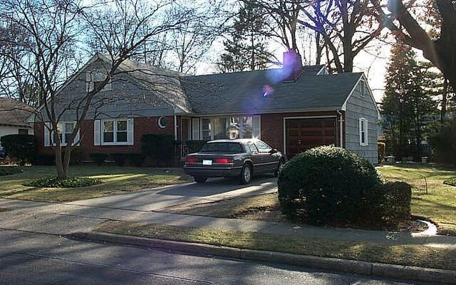 419 Pine St, Freeport, NY 11520