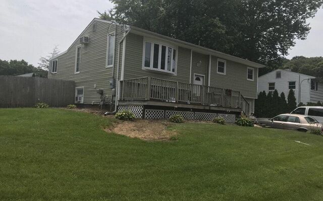 42 Crestwood Ln, Farmingville, NY 11738