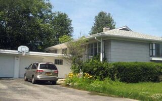 42 Elaine Dr, Oceanside, NY 11572
