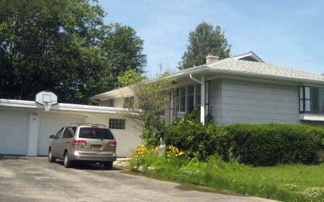 42 Elaine Dr, Oceanside, NY 11572
