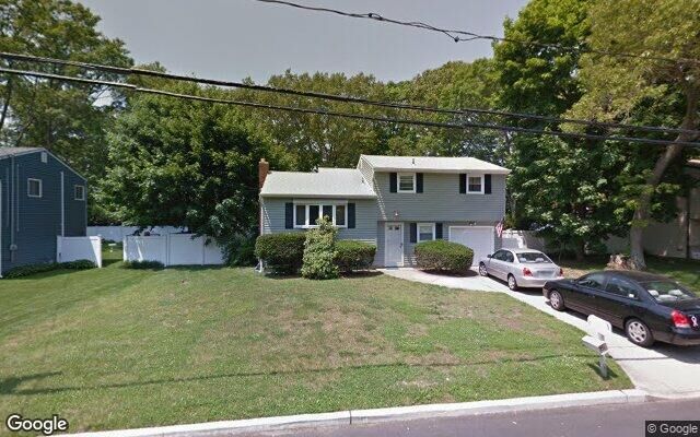 42 Holiday Park Dr, Centereach, NY 11720