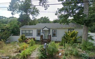 42 Jefferson Ave, Patchogue, NY 11772