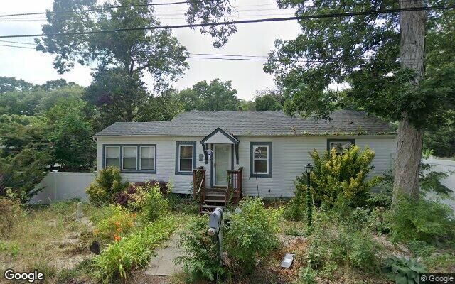 42 Jefferson Ave, Patchogue, NY 11772
