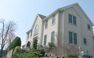 42 Locust Ave, Port Washington, NY 11050