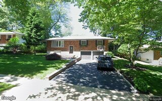42 Mackay Dr, Hauppauge, NY 11788