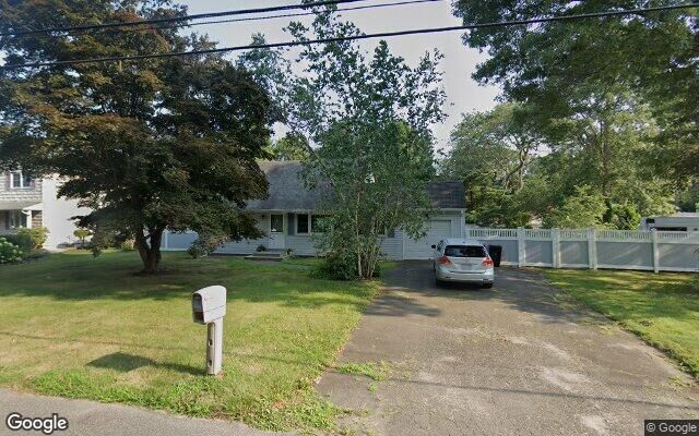 42 Morris Ave, Patchogue, NY 11772