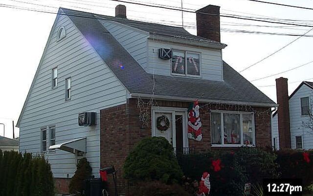 42 Pine St, Oceanside, NY 11572