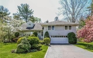 42 Pool Dr, Roslyn, NY 11576